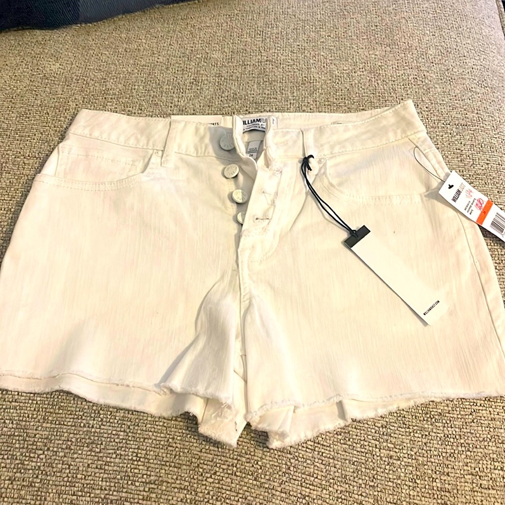 Brand new is this high rise williamrast white short. Size 26